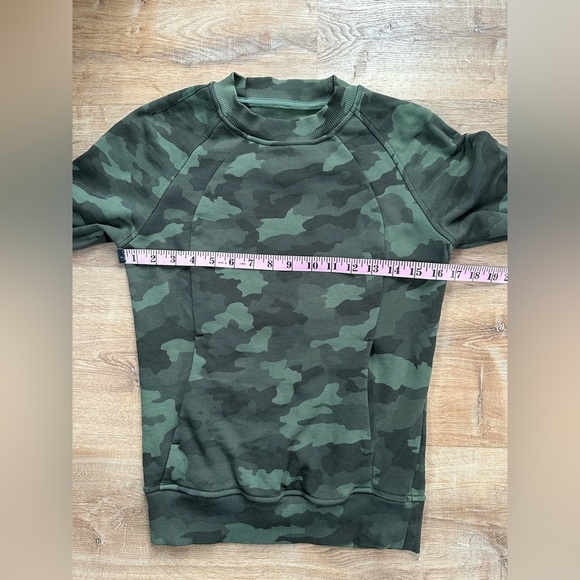 Lululemon Scuba Crew Neck Pullover Sweatshirt Camo Size 2 - Picture 11 of 11